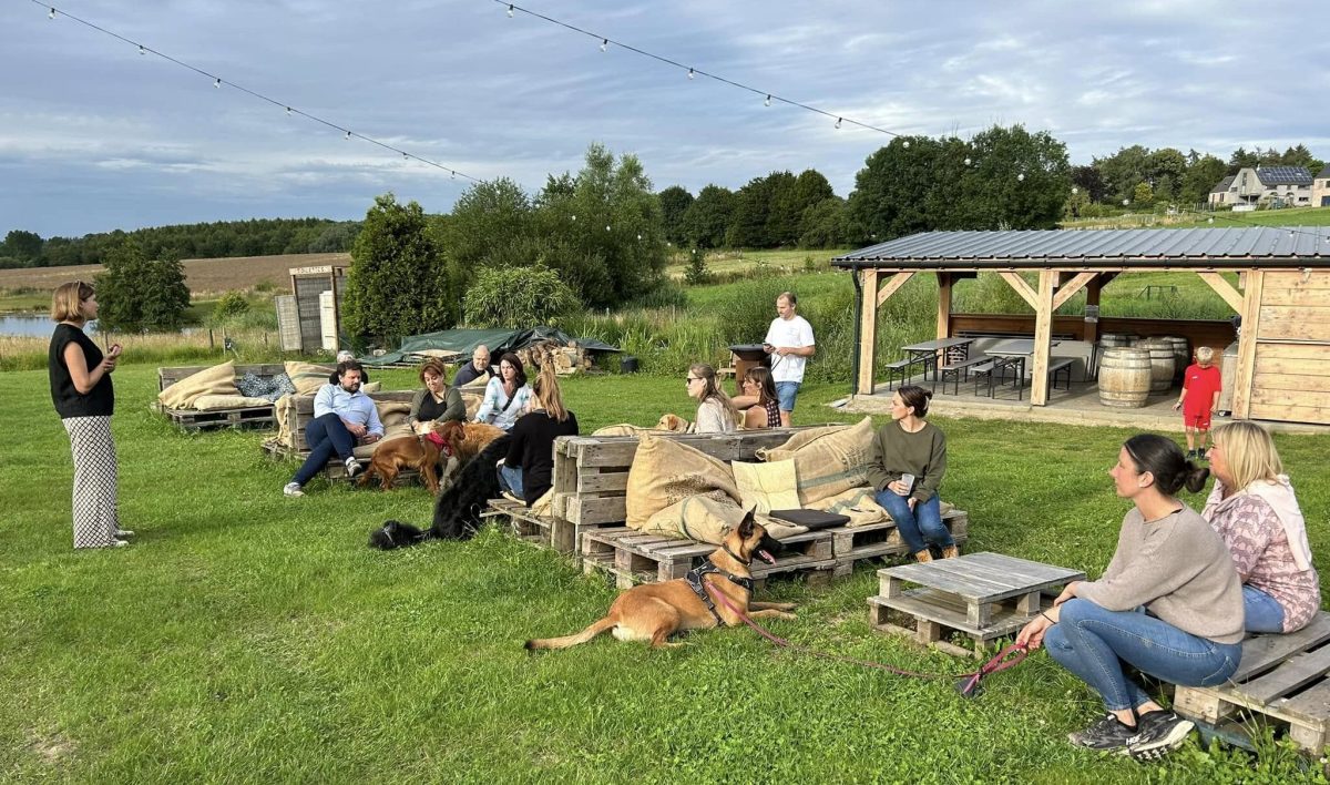 Un groupe lors d’une activité collective en extérieur